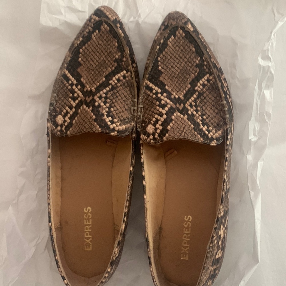 Snakeskin flats